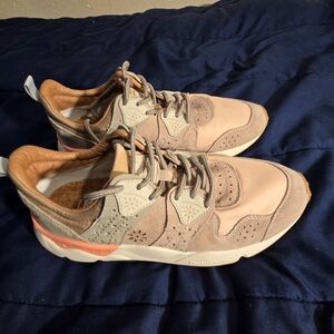Flower Mountain Tan and Gray Sneakers